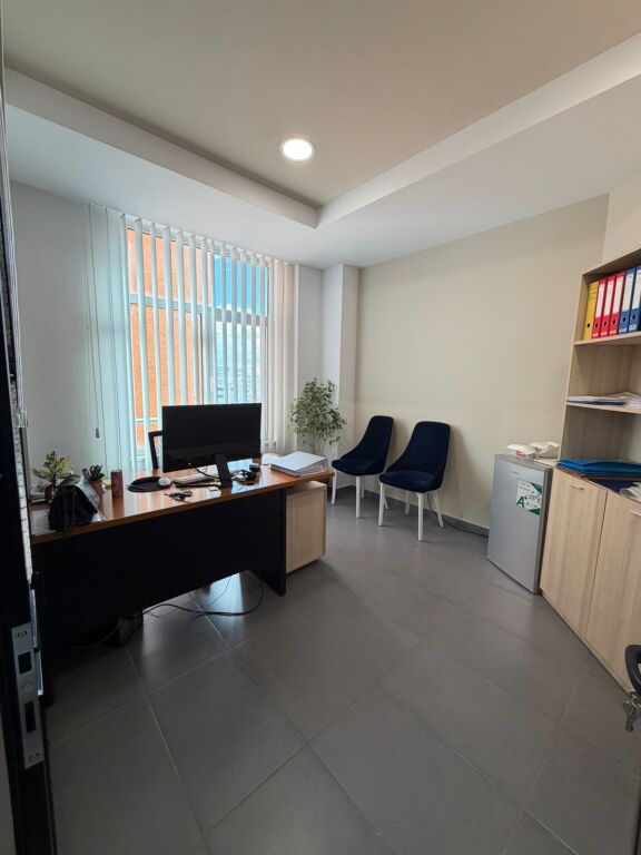 SHITET AMBIENT BIZNESI PRANE BASHKISE,DURRES