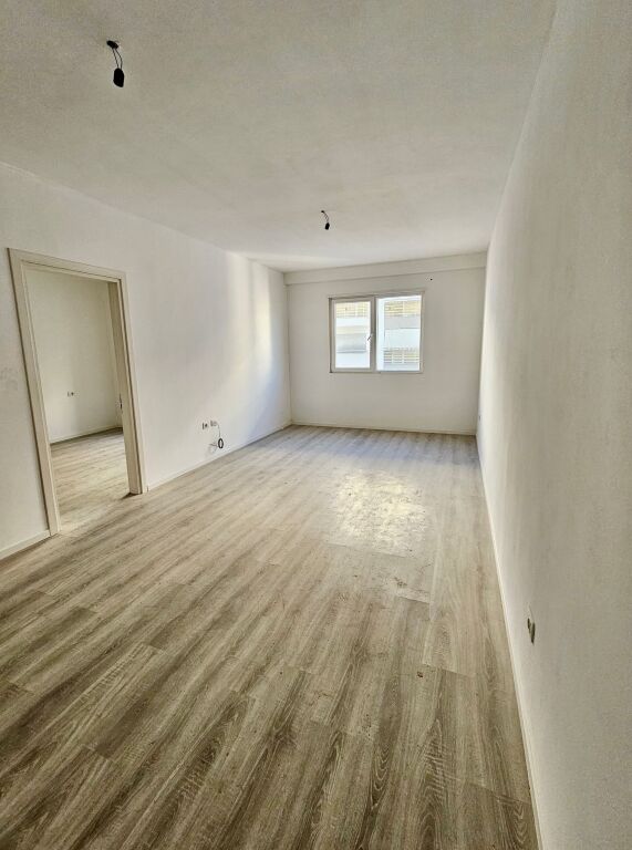 Shitet Apartament 1+1 ne Laprake