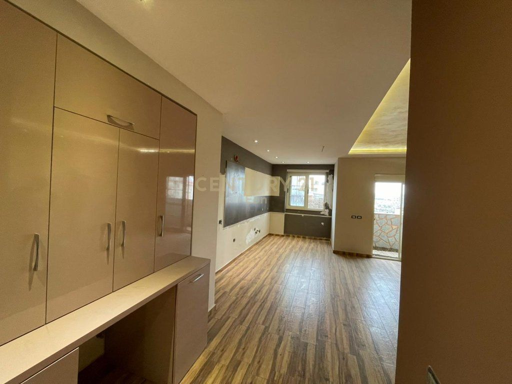 SHITET APARTAMENT 2+1 PRANE KAZAZIT NE DURRES!