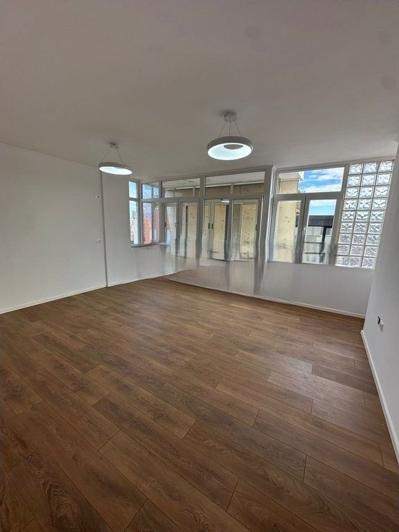 Procura di Tirana - Vendesi 2+1+2 Moderno 218.000 €