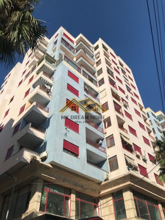 JEPET ME QERA APRTAMENT 3+1+2+ VERAND VOLLGA DURRES!
