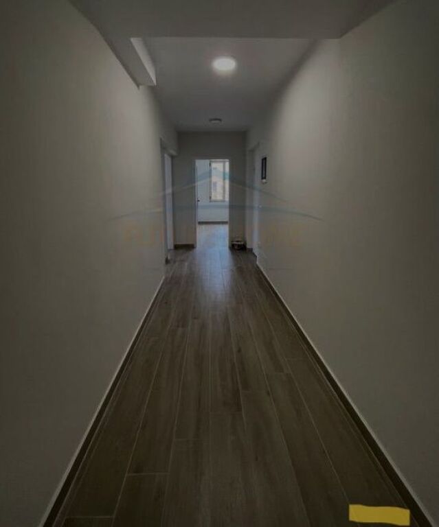 Qira, Ambient Biznesi, Rruga e Durrësit,Tiranë