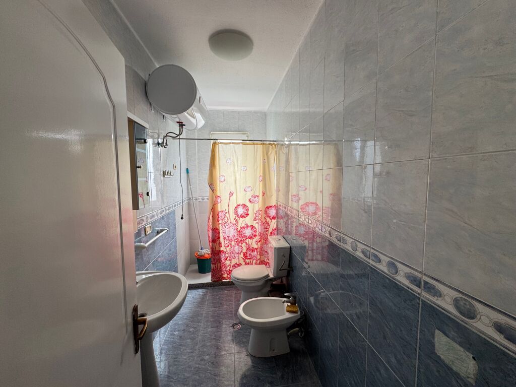 Appartamento 2+1 presso Komuna e Parisit