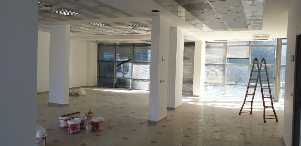 AMBIENT PER ZYRA 200 m2  MYSLYM SHYRI 2000 euro /bruto