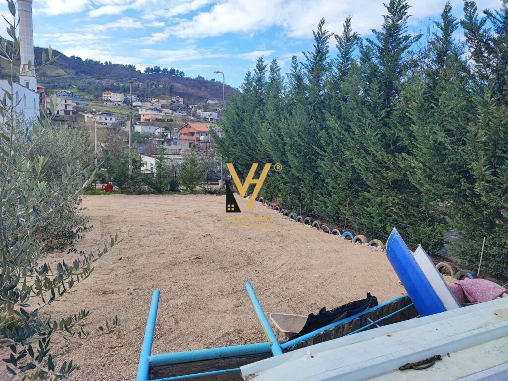 BUSINESS SPACE 250 M2 FOR RENT IN KOMBINAT 60,000 LEKE