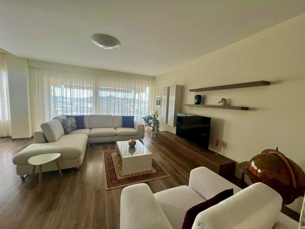 APARTAMENT 2+1 + 2 TUALETE ME PARKIM PËR QIRA – LONG HILL RESIDENCE