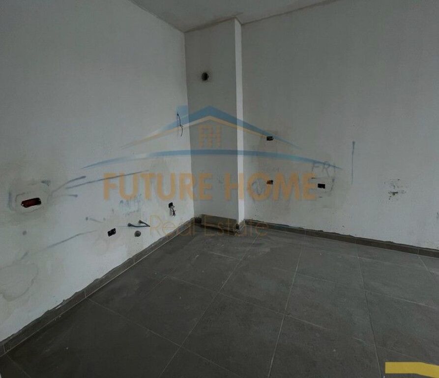 Shitet, Apartament 1+1, Rruga Babë Rexha, Tiranë.