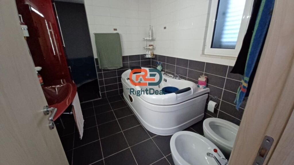 Ne Fresk, Shitet Vile 4 Kateshe, Ideale Per Banim Ose Investim!!!