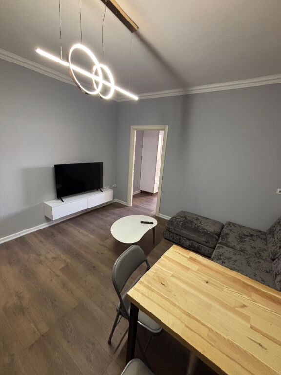 Jepet me qira apartament 1+1  Astir, Rruga Loni Ligori