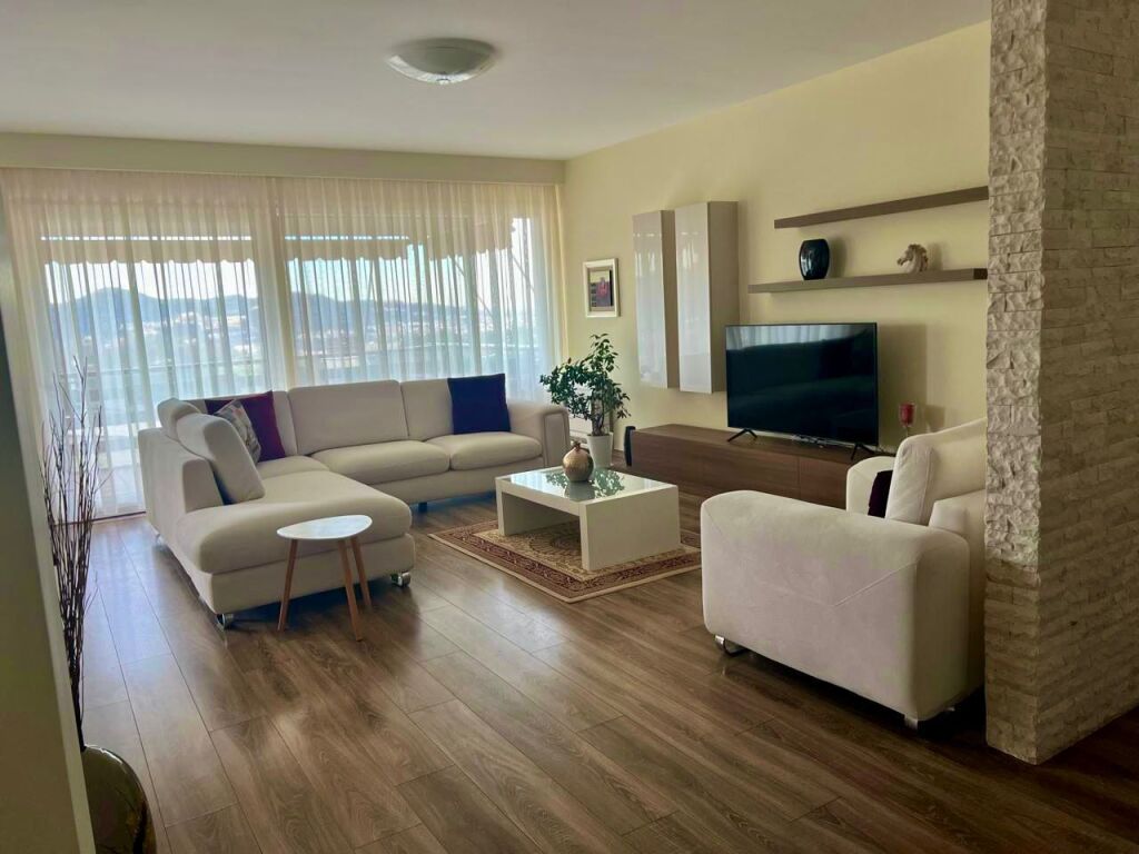 APARTAMENT 2+1 + 2 TUALETE ME PARKIM PËR QIRA – LONG HILL RESIDENCE, PRANË TEG