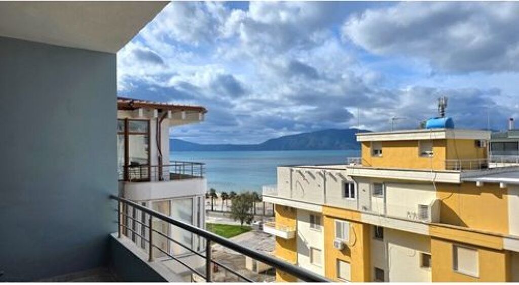 Apartment 2+1+2 for sale on Lungomare