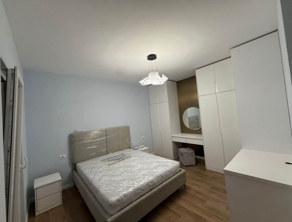 Apartament 1+1 plus post parkimi me qira tek Zogu i zi!
