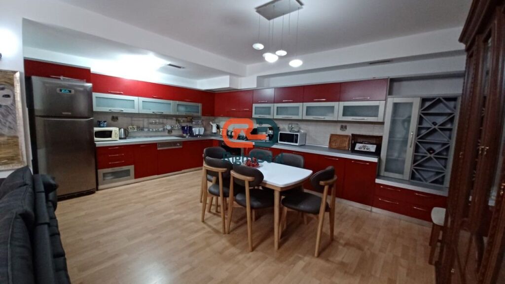 Ne Fresk, Shitet Vile 4 Kateshe, Ideale Per Banim Ose Investim!!!