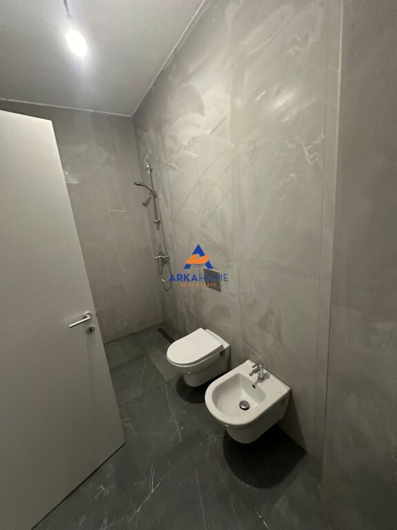 APPARTAMENTO IN AFFITTO  GARAGE PARCHEGGIO VIA 5 MAJI 850.000 LEK