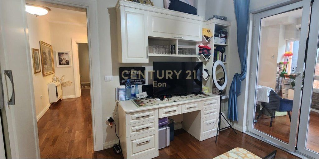 JEPET ME QERA APARTAMENT 2+1+2 PRANE AMFITEATRIT, DURRES !