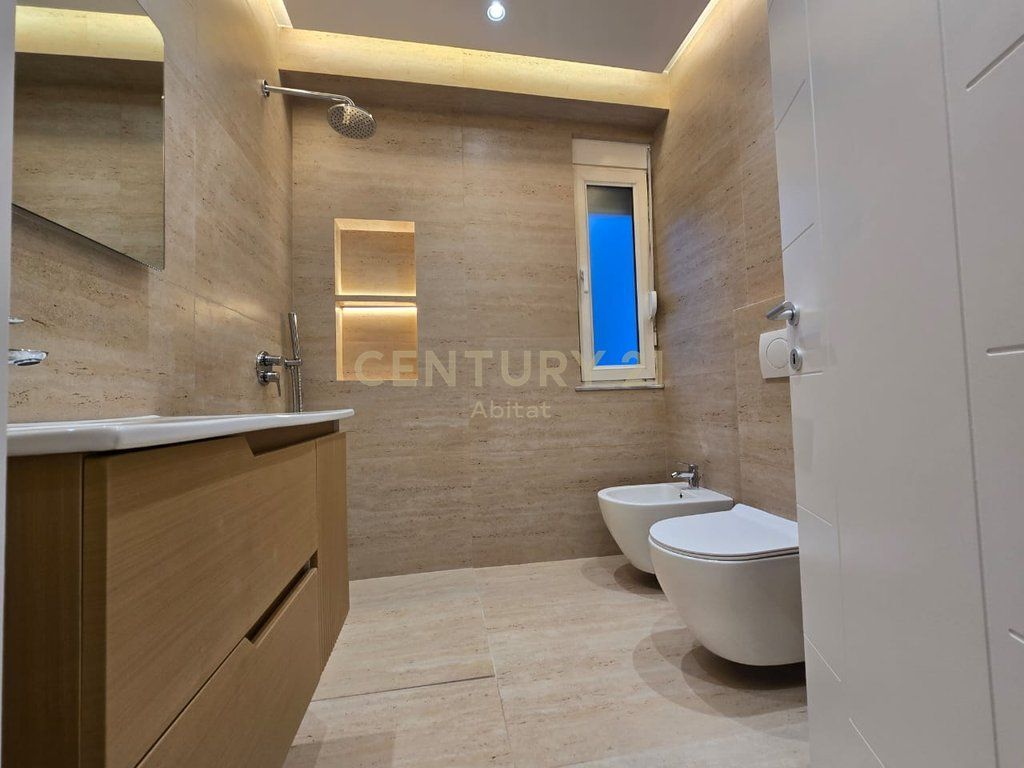 Shitet Apartament 2+1 me Verandë – Ish Ekspozita !