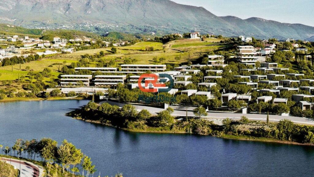 Tek Residenca Farka Front Lake Shitet Apartament 1+1 Me Oborr!!