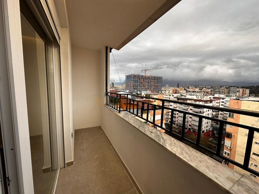 Shitet, Apartament 2+1+2, Komuna e Parisit, Tirane 250,000 €