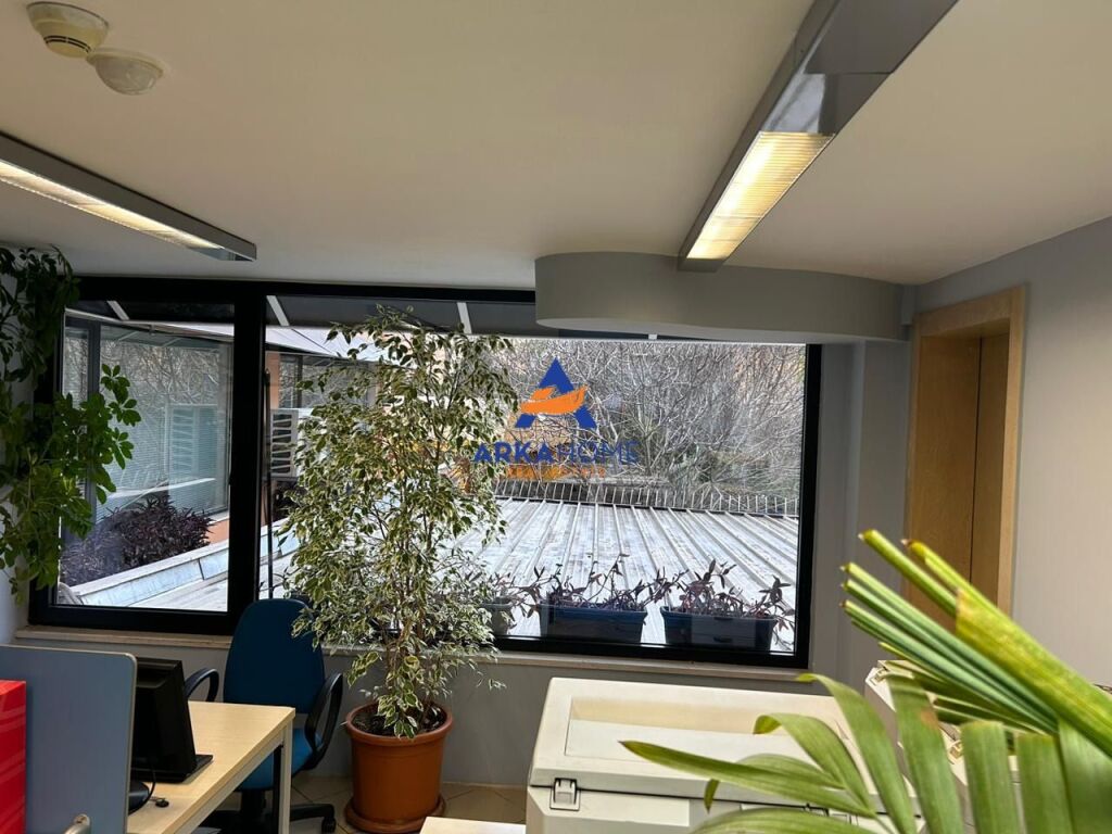 JEPET ME QERA NJËSI BIZNESI (DUPLEX) "RRUGA HOXHA TASIM" 2500 €