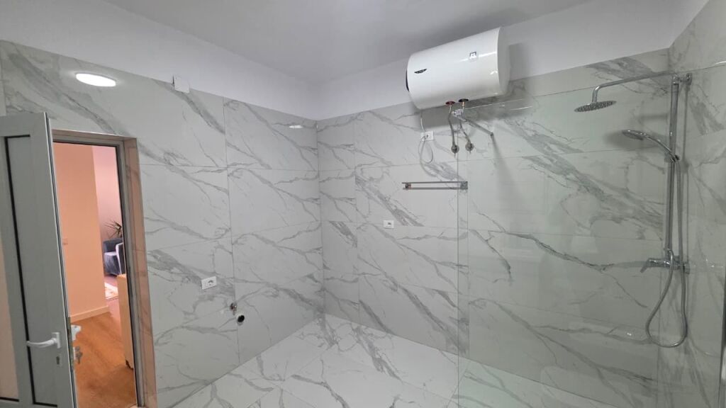 APARTAMENT 1+1 ME QERA – PRANË SERAVE, VLORË