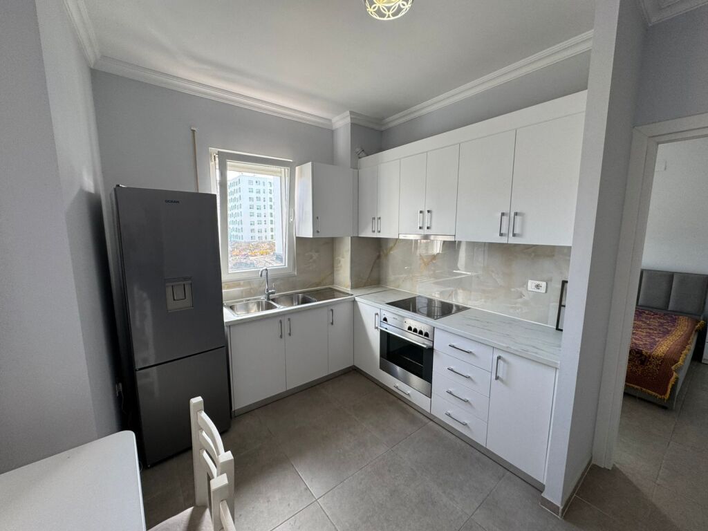 🏢 Jepet me qera Apartament 1+1  📍 Adresa: Ali Demi, Kompleksi Darling 💰 Çmimi: 45000 lekë (i diskutueshëm)