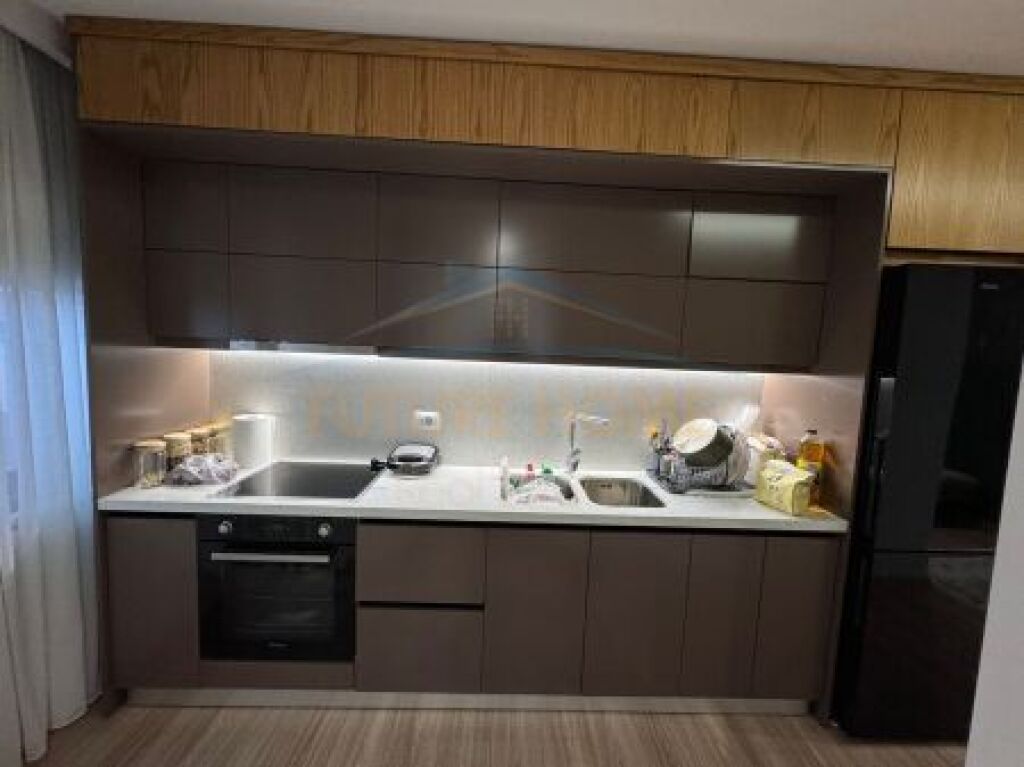 Shiten,2 apartamente 1+1/2+1,Rruga Isa Boletini