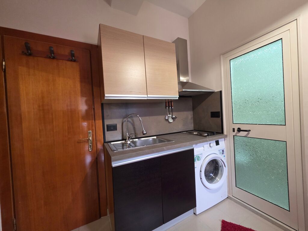 Jepet me qira Studio +Post parkimi