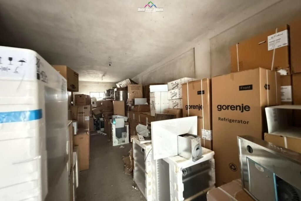 Magazine Me Qera Tek 21 Dhjetori ( ID BM296) Tirane