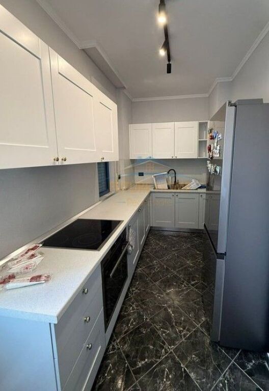 Affitto, Appartamento 2+1+2, Via Elbasanit, Tirana.