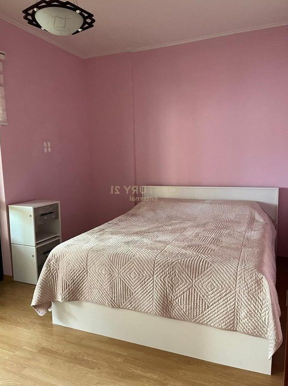 Jepet me qera Apartament 2+1 ne Qender