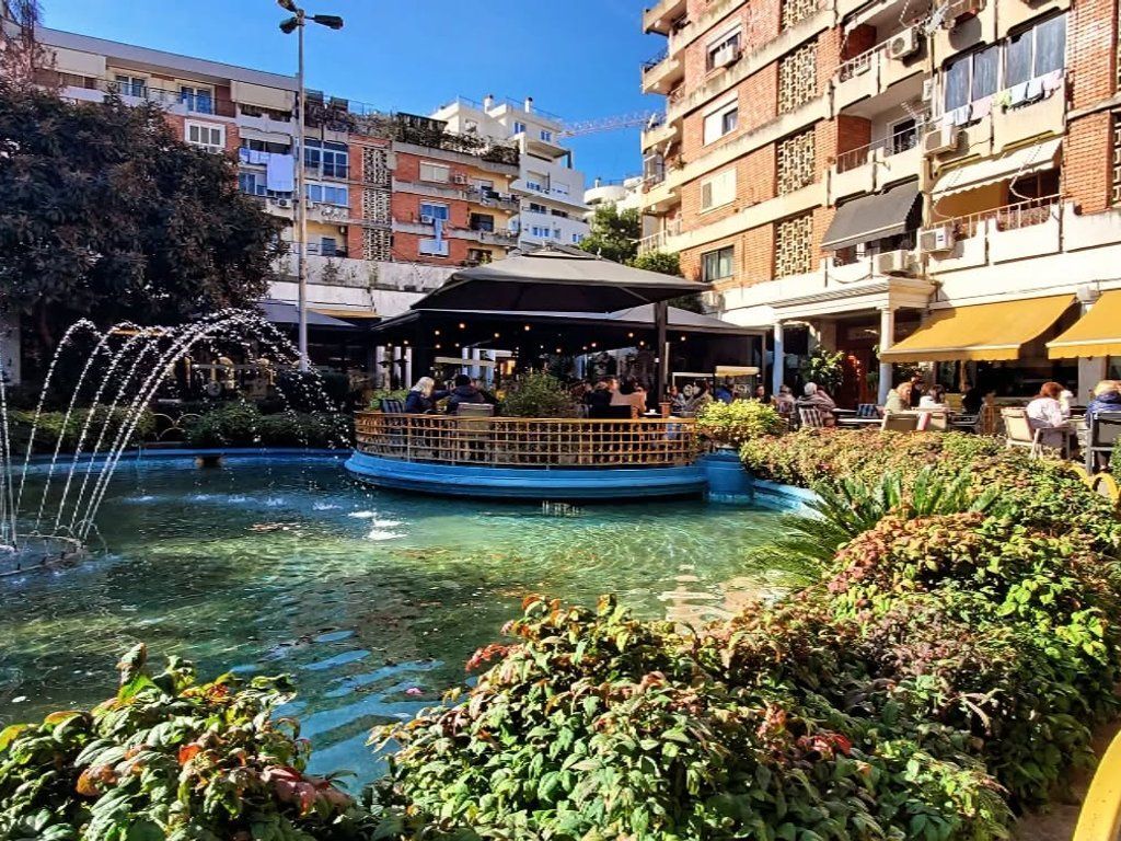 Locale commerciale in affitto nel centro, vicino a Piazza 2.000 € /Mese