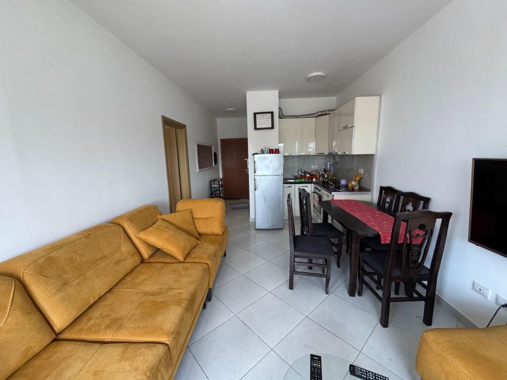 Shitet Apartament 1+1