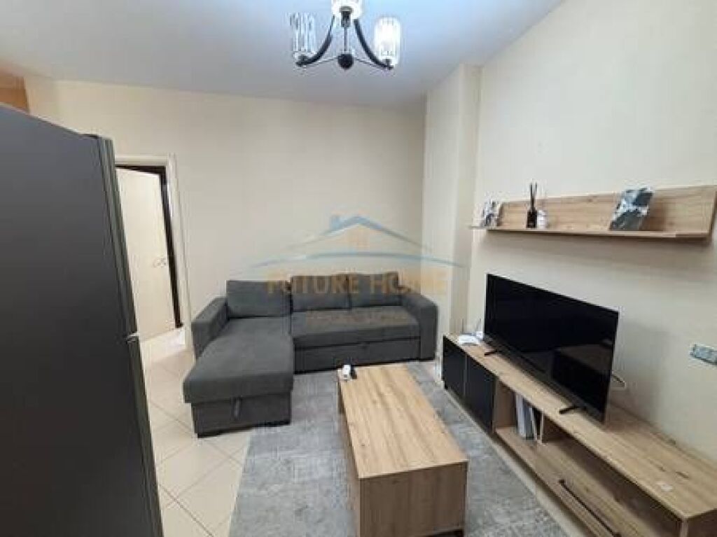 Shiten,2 apartamente 1+1/2+1,Rruga Isa Boletini