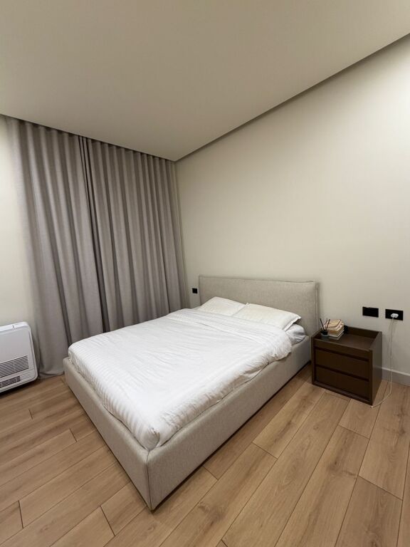 Jepet Me Qira : Ultra Apt. 2+1 &amp; 1 Bllk (📍Liqeni Artificial - Rr. Kosovarëve ) ✨️ Hera e parë me qera / 100% e re ✨️ 1600€ / Muaj 💶💶