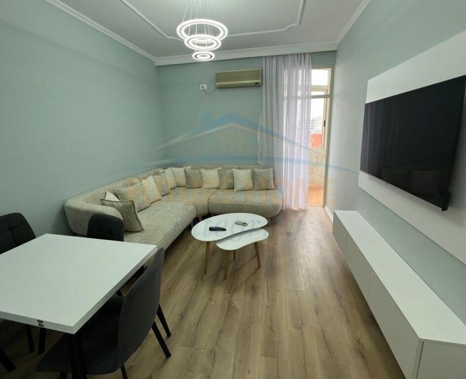 Affitto, Appartamento 1+1, Via Fortuzi, Tirana.