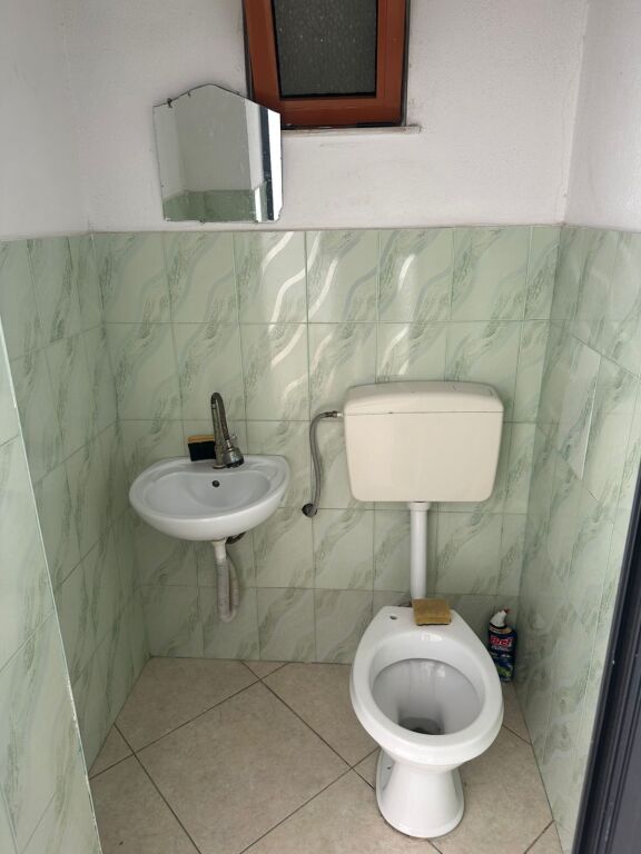 Jepet me qera ambjent biznesi ne ish kenet Durres