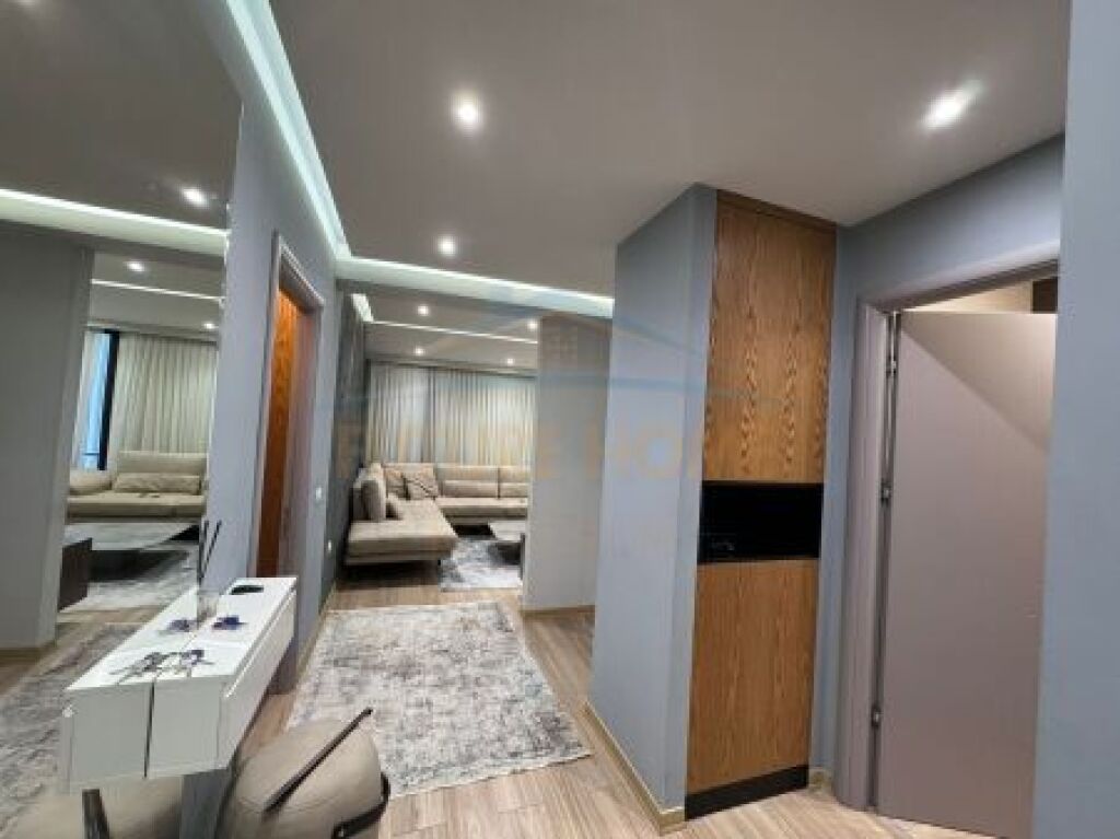 Shiten,2 apartamente 1+1/2+1,Rruga Isa Boletini