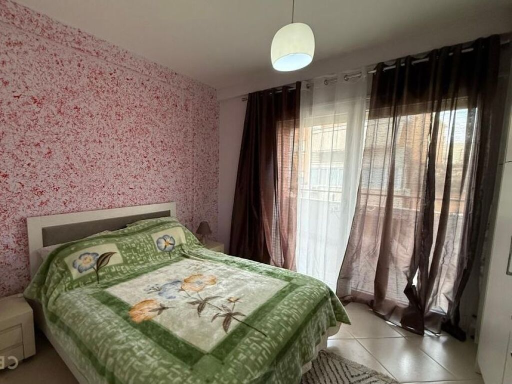 AFFITTASI APPARTAMENTO 1+1 NEL COMUNE DI PARIGI