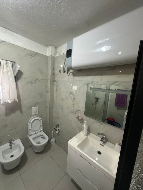 Shitet shtëpi private 1-katëshe 2+1, pranë Spitalit në Durrës