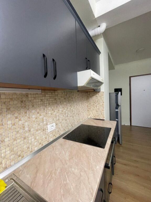 🏢Komuna e Parisit,prane Pasticeri Nefeli 2 jepet me qera apartament 1+1,i mobiluar 600Euro