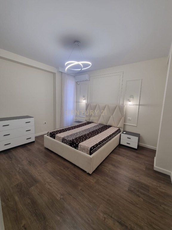 Apartament luksoz 1+1 per shitje prane Qendres