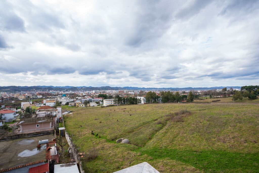 Shitet Penthouse Apartament -160 m²