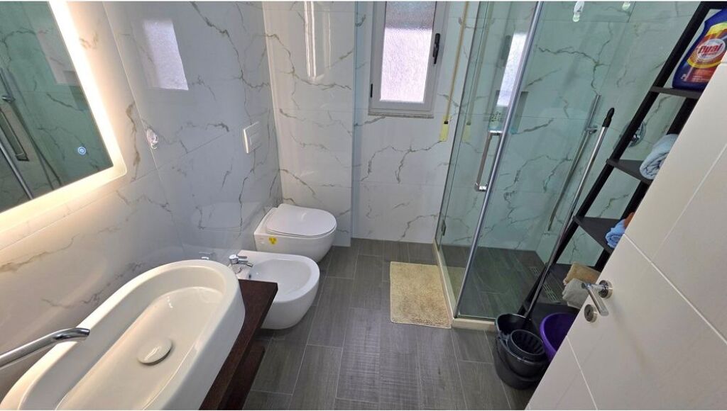 Apartament Premium 2+1 me Qera Afatgjatë – Lungomare, Vlorë