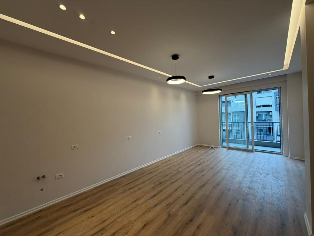 Appartamento 2+1+Parcheggio in affitto presso Komuna e Parisit.