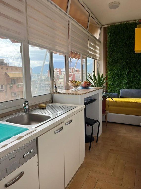 Jepet me qera Apartament 2+1 ne Qender