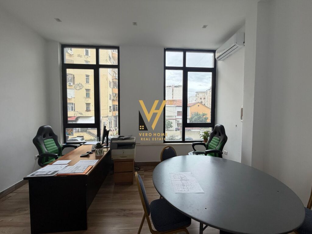 UFFICIO 680 M2 IN AFFITTO IN VIA MINE PEZA 15.600 EURO