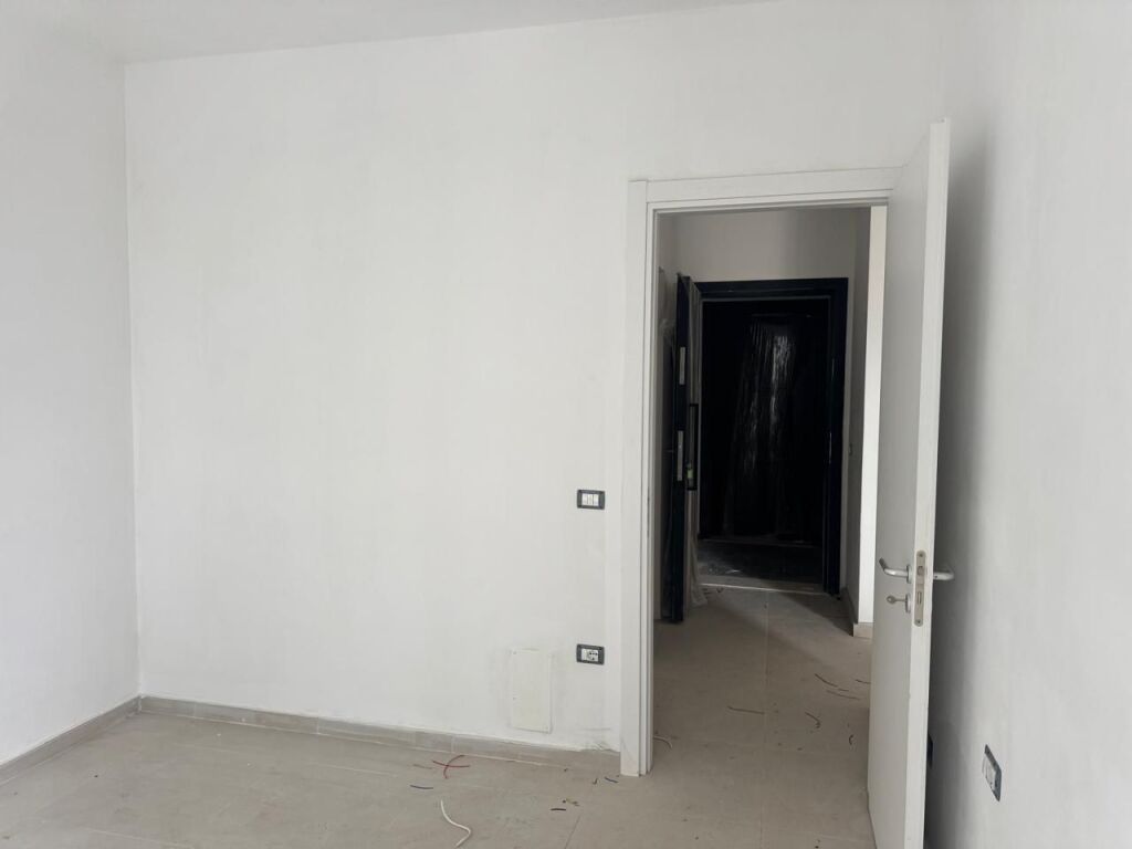 Shitet apartament 1+1 tek Universit City