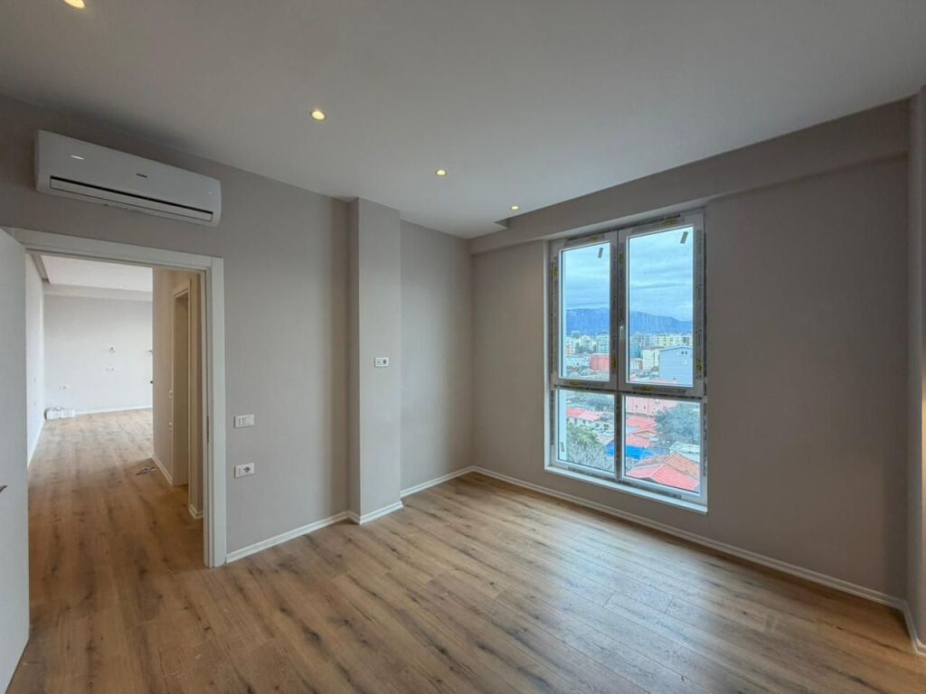 Apartament 1+1 per qira tek Komuna e Parisit.