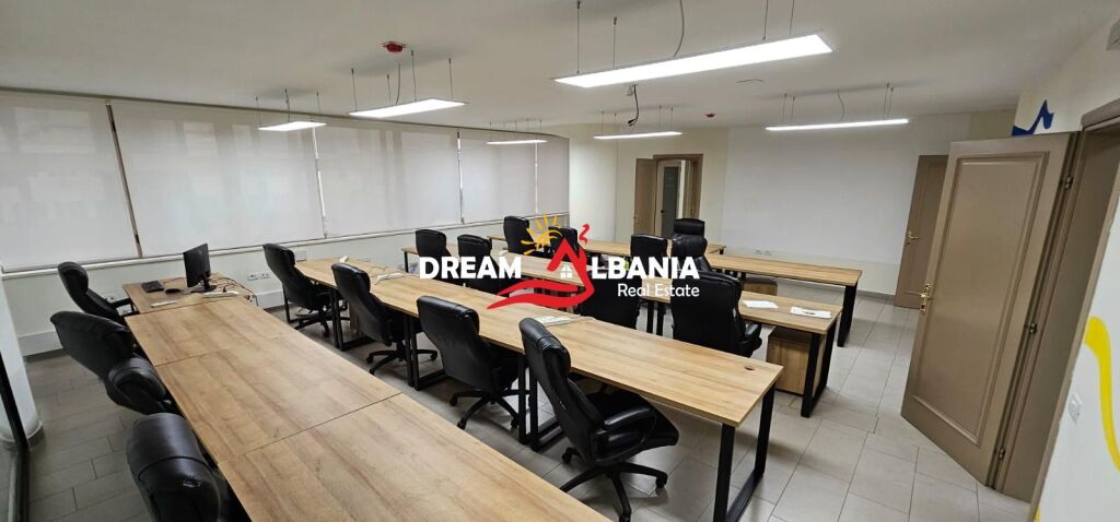 Locale Commerciale/Ufficio in Vendita nel centro di Shkodra (ID 4161094)