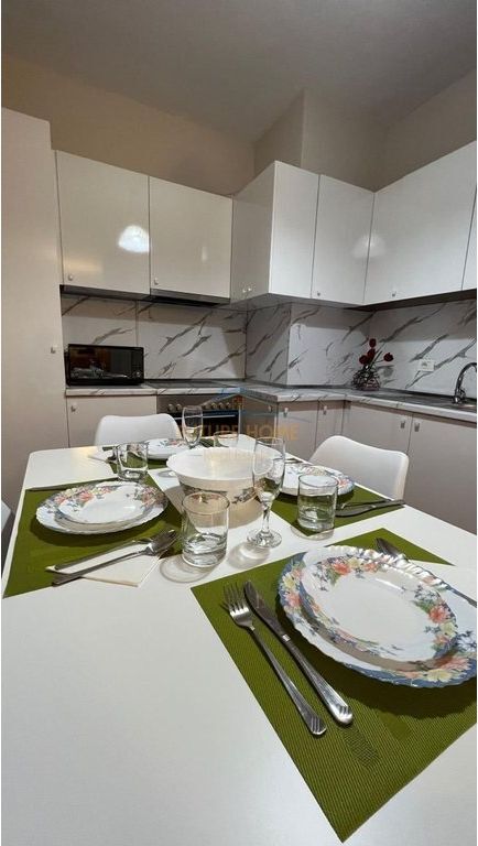 Qera,Apartament 2+1, Petro Nini, Bllok, Tirane.